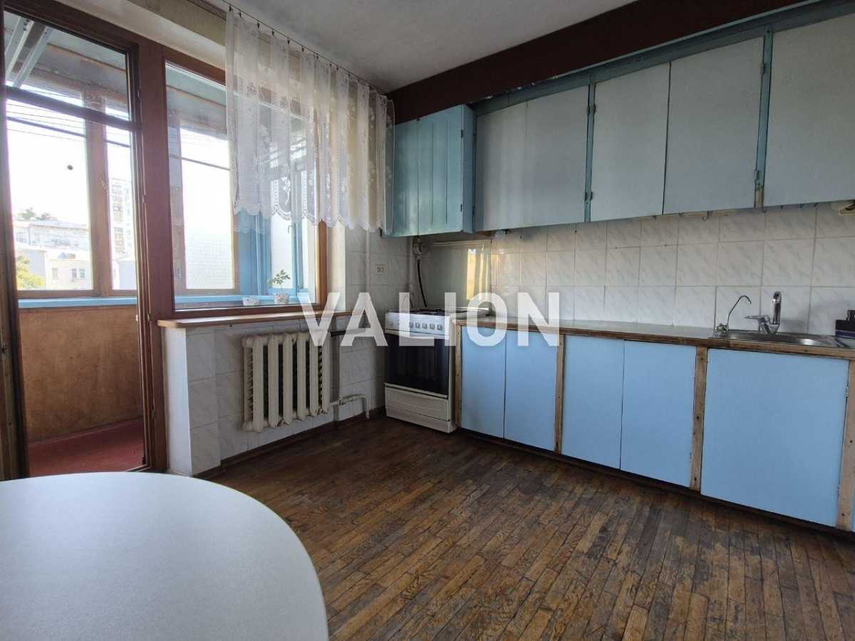 Продаж 2-кімнатної квартири 77.1 м², Жилянська вул., 72