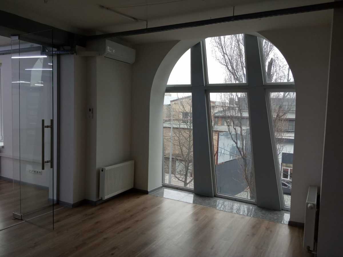 Оренда офісу 208.58 м², Васильківська вул., 30