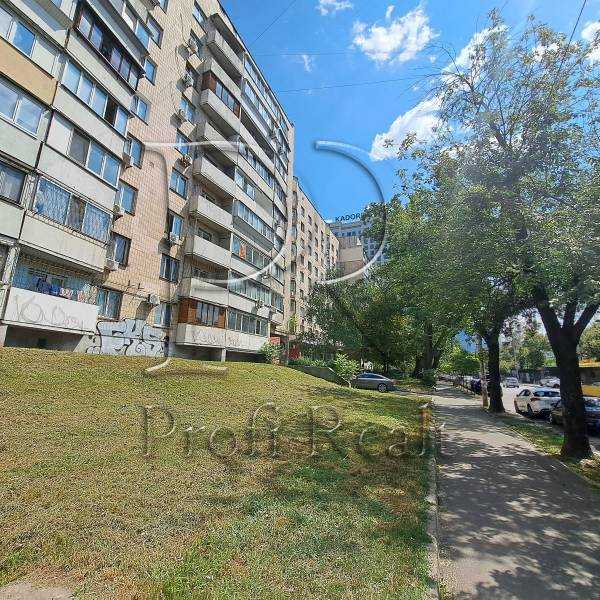 Продажа 2-комнатной квартиры 59 м², Жилянская ул., 72