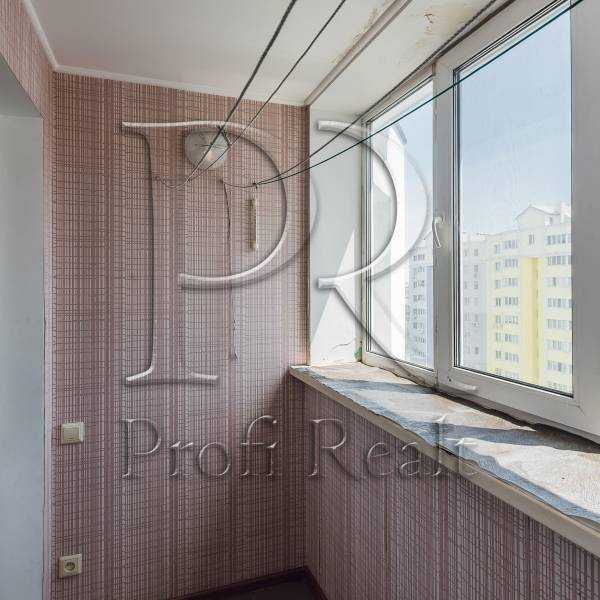 Продаж 2-кімнатної квартири 72 м², Теплична вул., 38