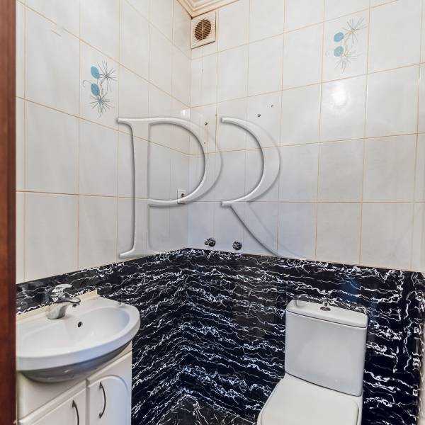 Продаж 2-кімнатної квартири 72 м², Теплична вул., 38