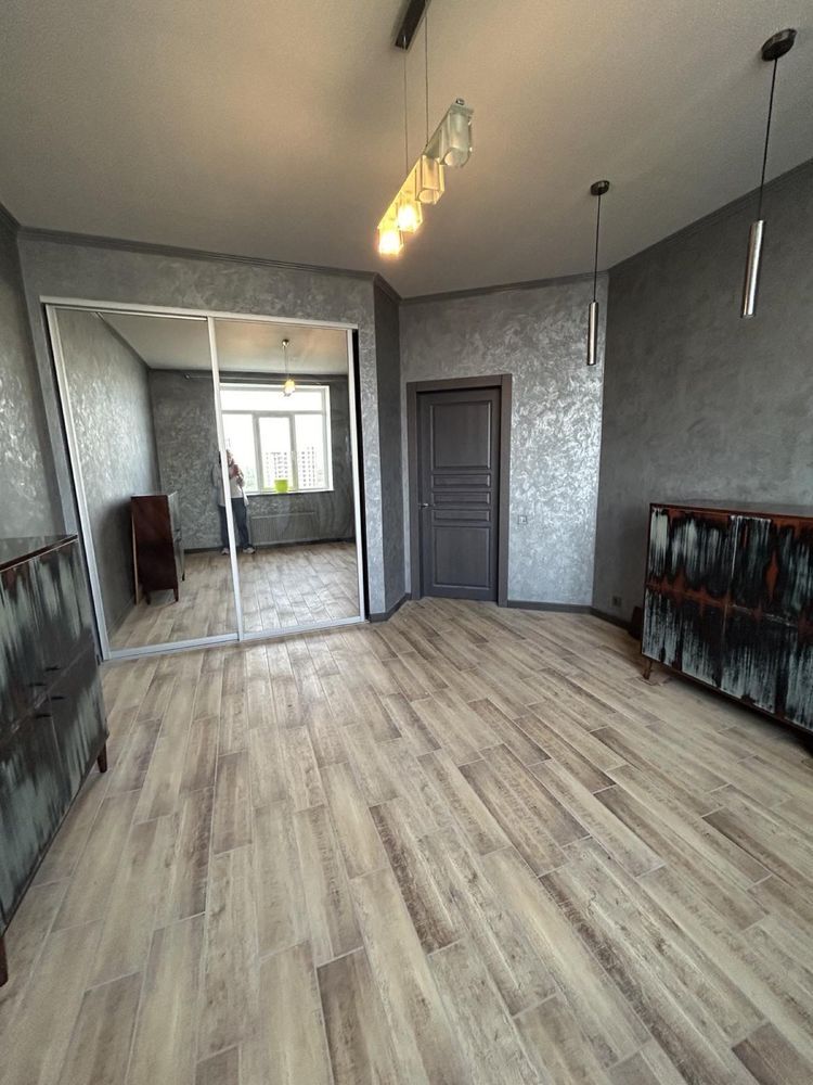 Продажа 2-комнатной квартиры 57 м²