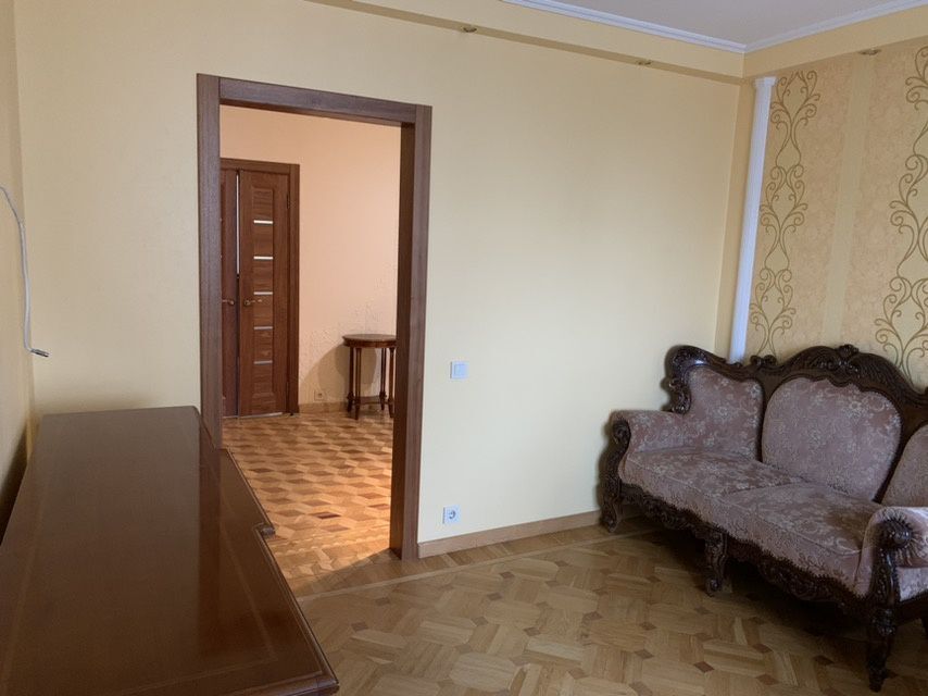 Продаж 4-кімнатної квартири 83 м²