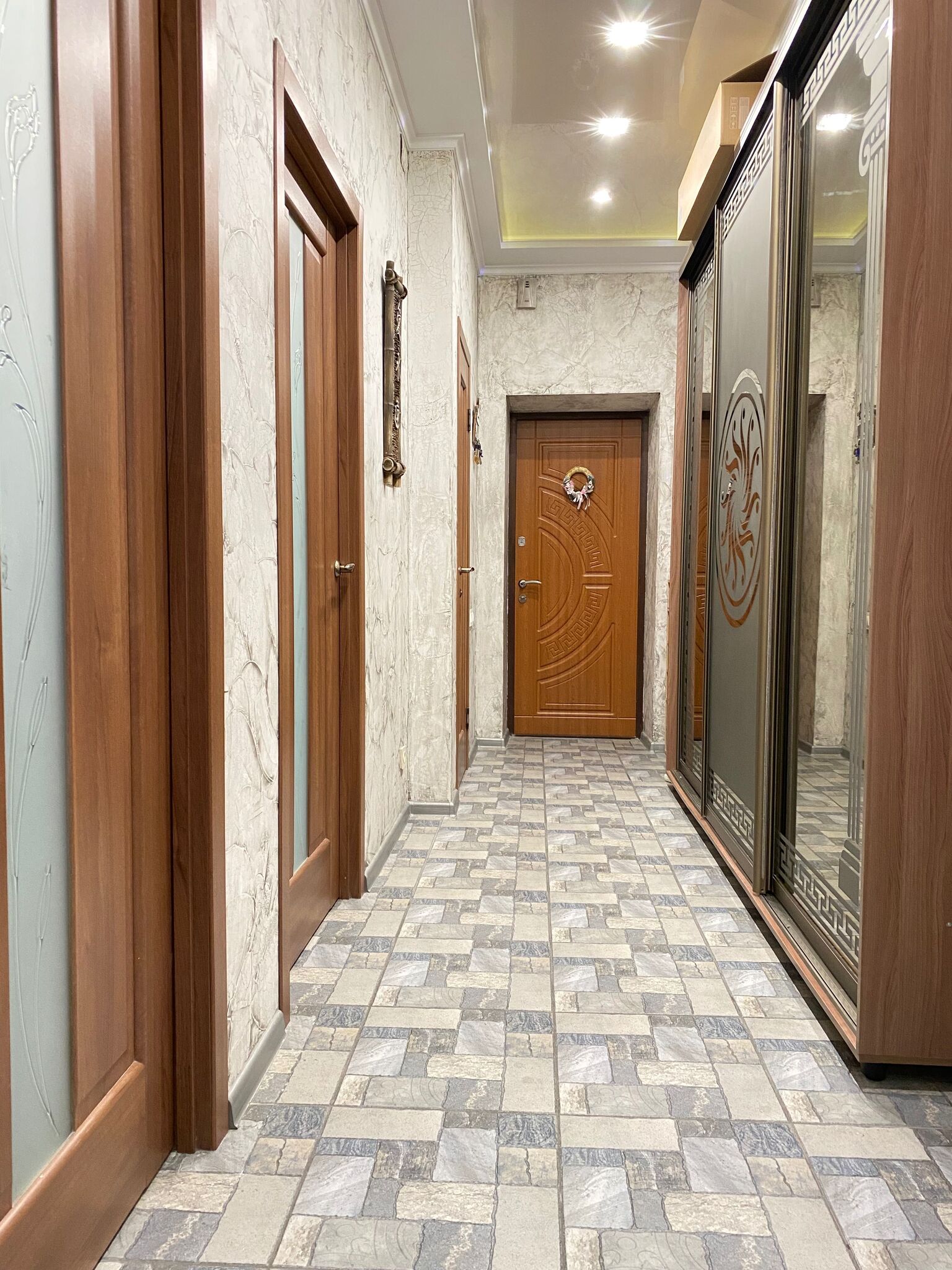 Продаж 2-кімнатної квартири 64 м²