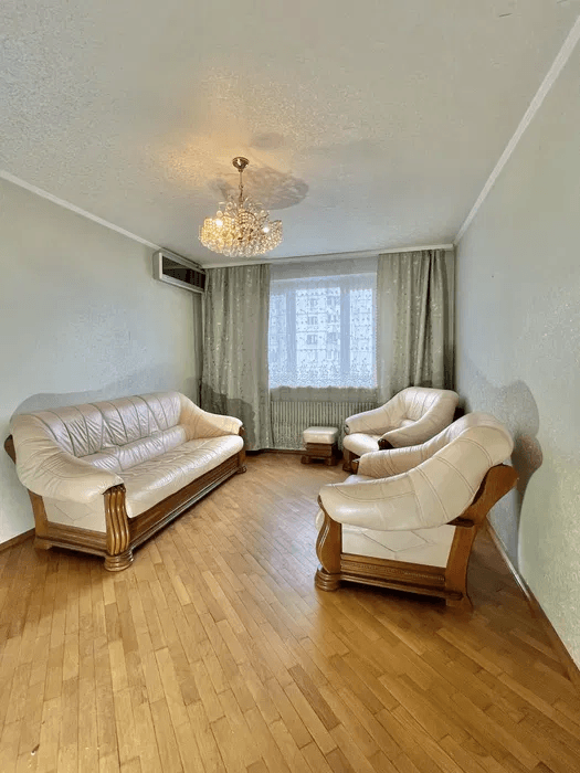 Продаж 4-кімнатної квартири 81.3 м²