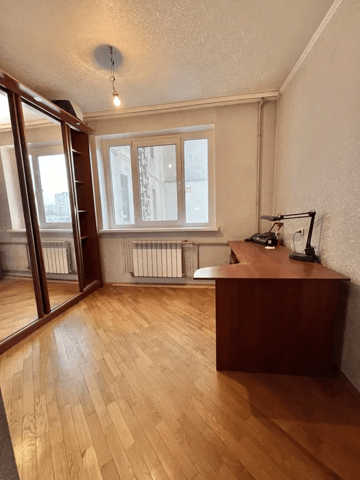 Продаж 4-кімнатної квартири 81.3 м²