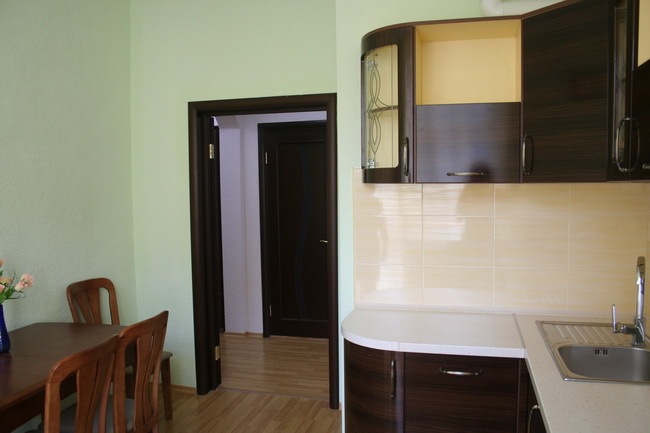 Оренда 3-кімнатної квартири 100 м², Євгена Коновальця вул., 32б-100 кв.м.