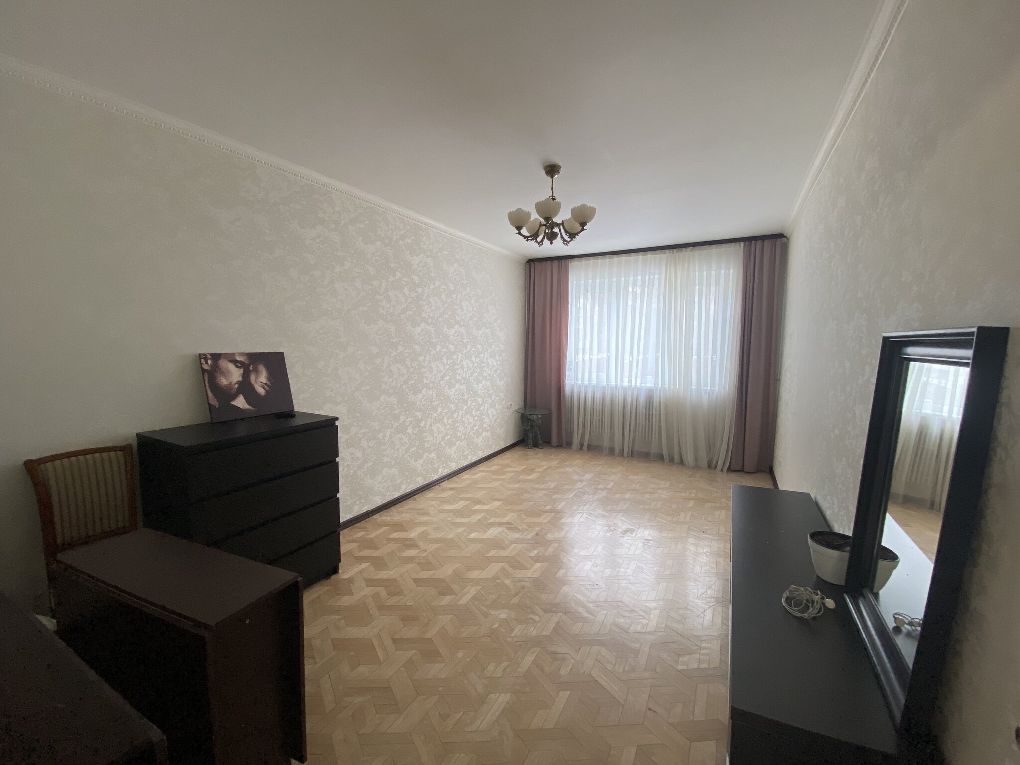 Продажа 4-комнатной квартиры 90 м²