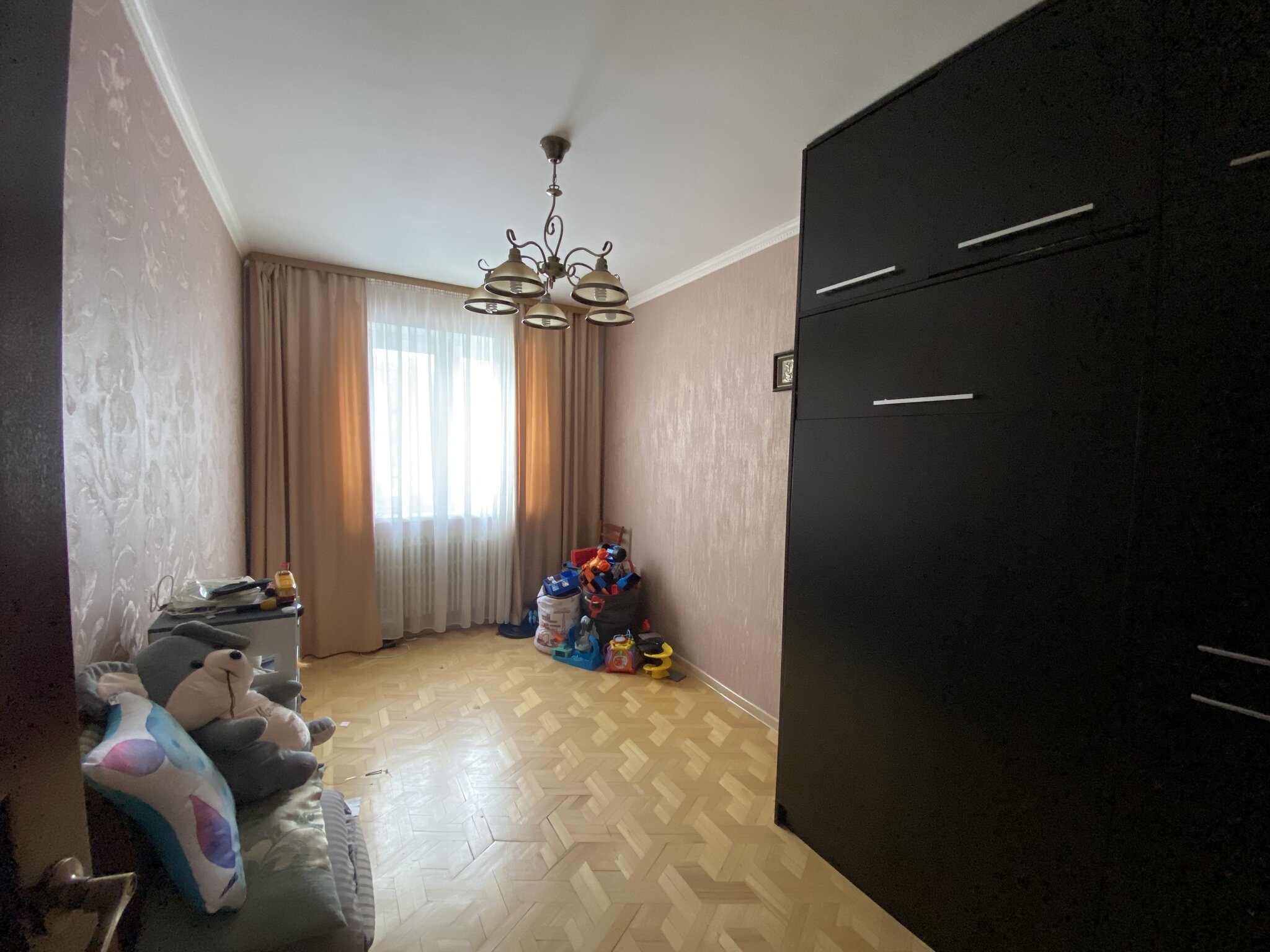 Продаж 4-кімнатної квартири 90 м²