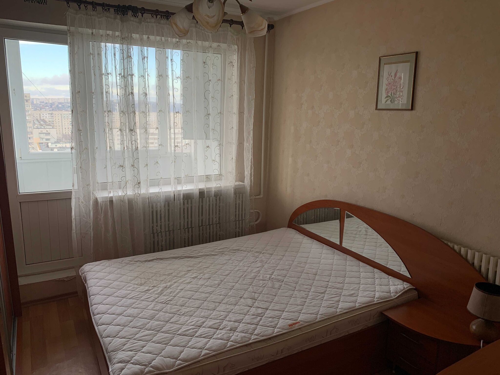 Продажа 4-комнатной квартиры 90 м²