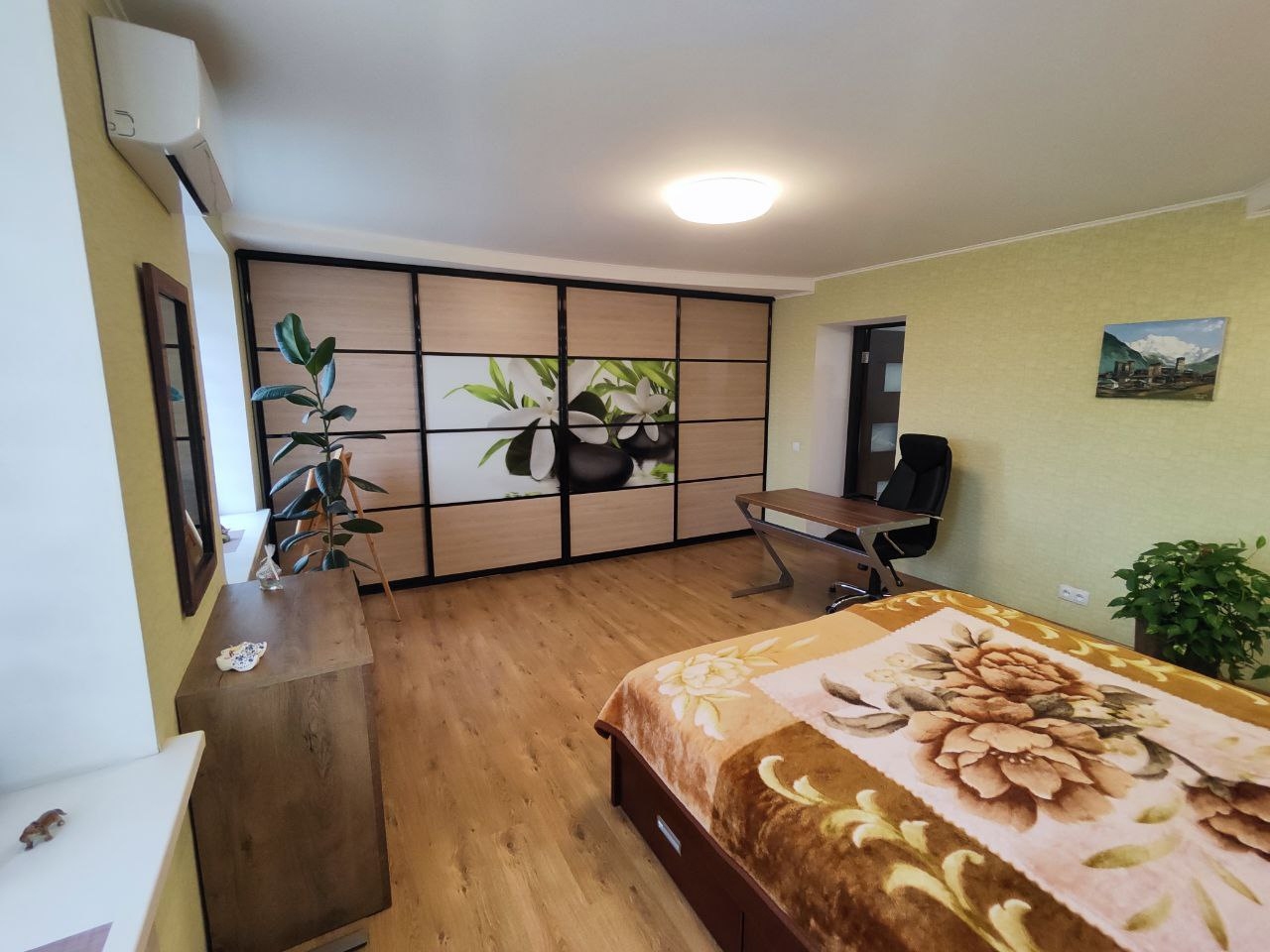 Продаж 3-кімнатної квартири 93 м², Новоселівська вул., 27