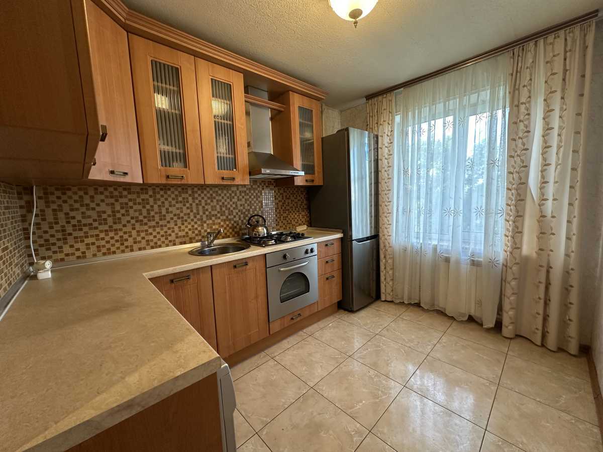 Продажа 3-комнатной квартиры 68 м², Академика Глушкова просп., 32