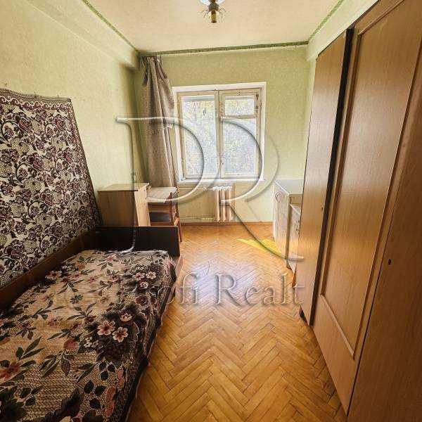 Продаж 3-кімнатної квартири 49 м², Героїв Севастополя вул., 13