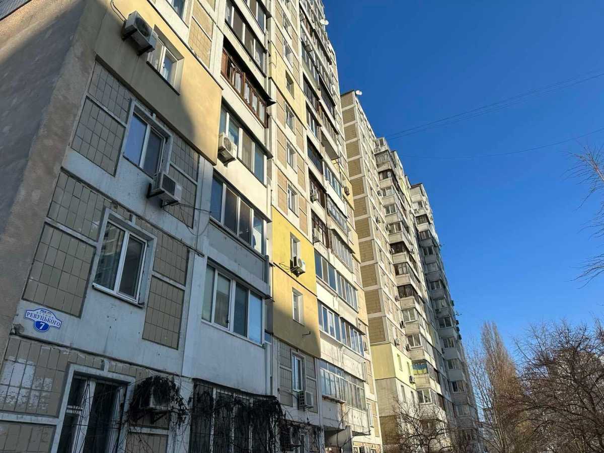 Продаж 4-кімнатної квартири 94.5 м², Ревуцького вул., 7