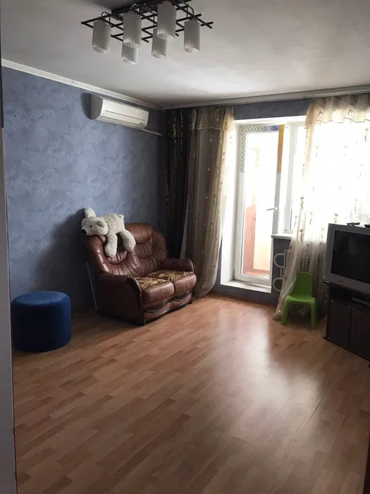 Продаж 1-кімнатної квартири 43 м²