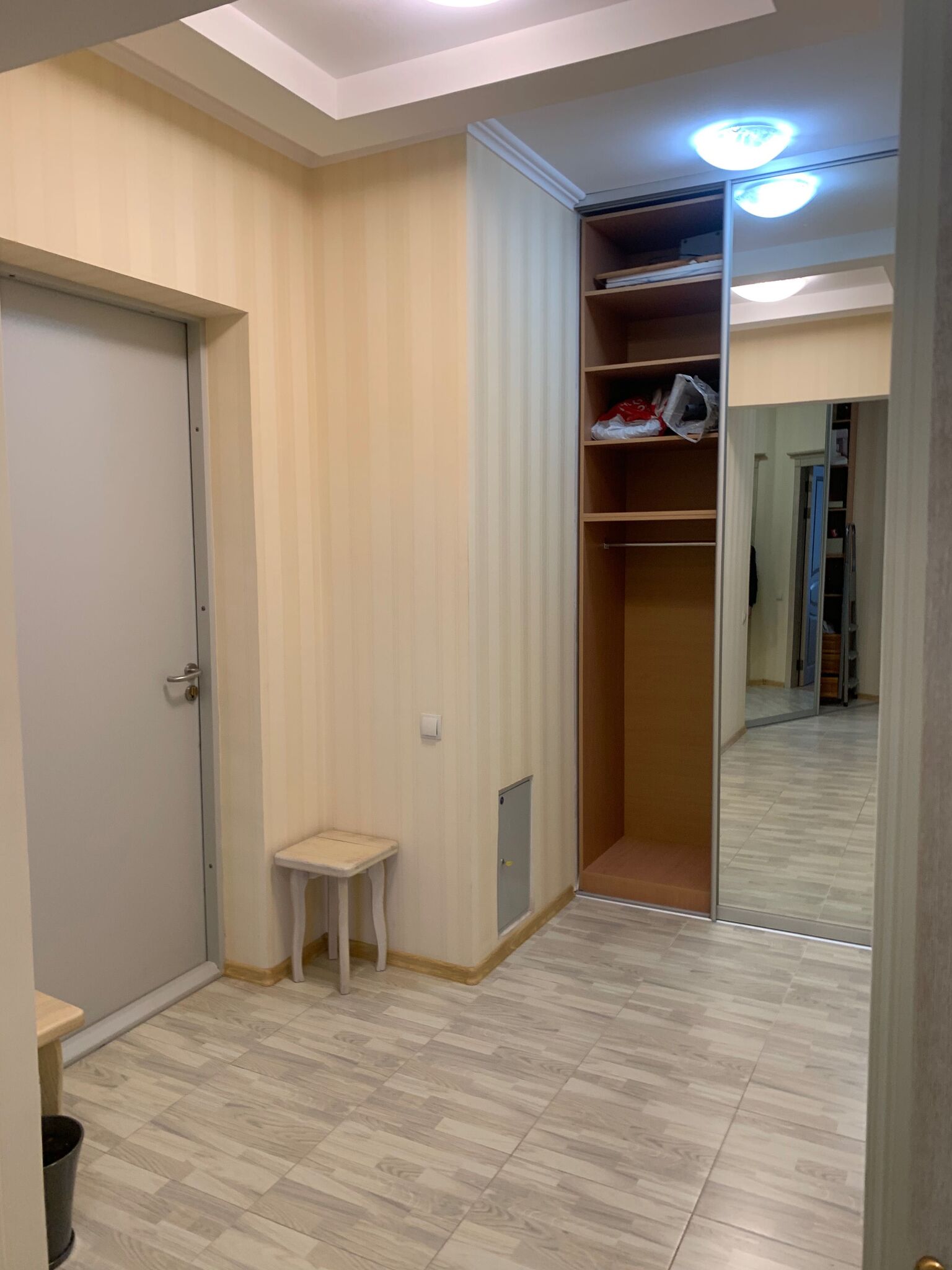 Продаж 1-кімнатної квартири 52 м²