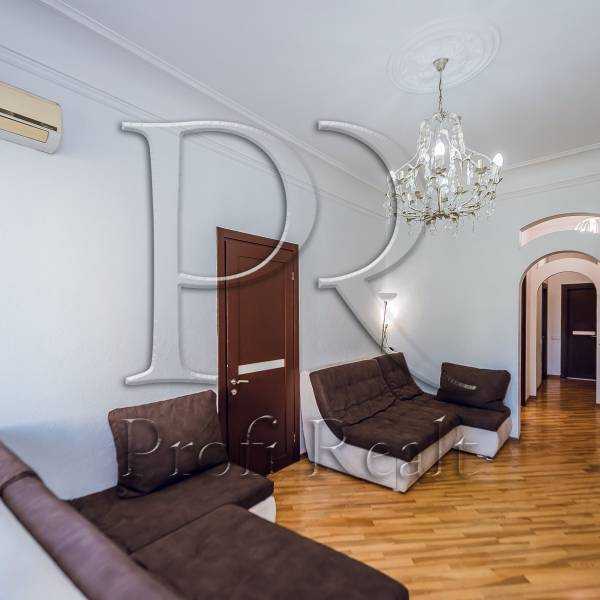 Продаж 3-кімнатної квартири 64 м², Євгена Коновальця вул., 18