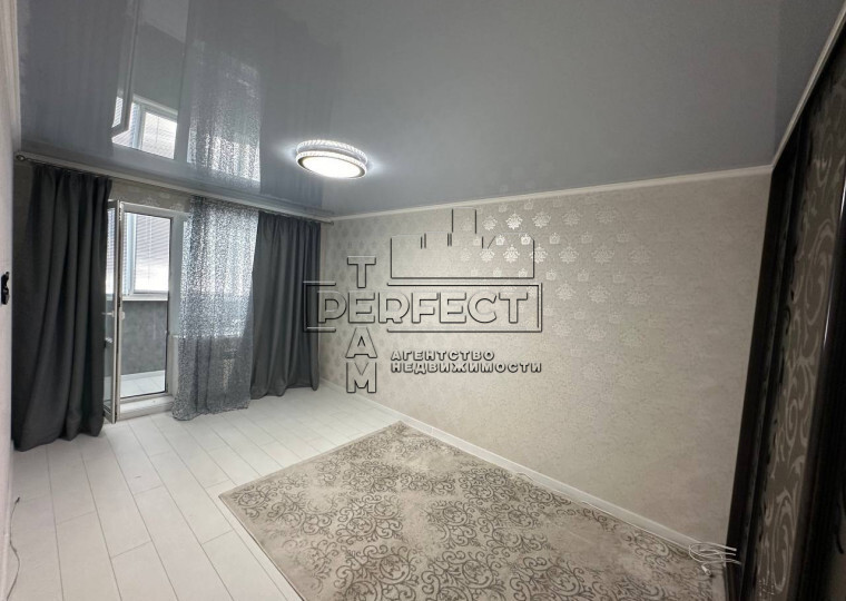 Продаж 3-кімнатної квартири 72 м², Урлівська вул., 3А