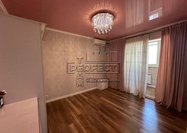 Продаж 3-кімнатної квартири 72 м², Урлівська вул., 3А