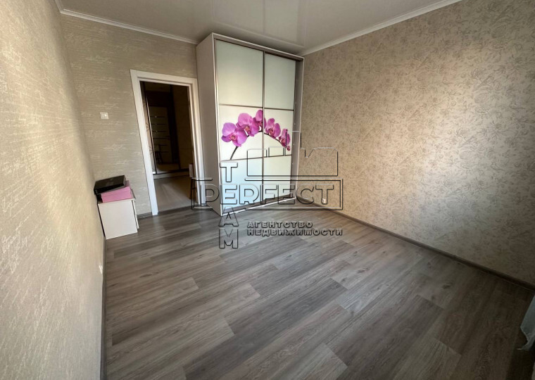 Продаж 3-кімнатної квартири 72 м², Урлівська вул., 3А