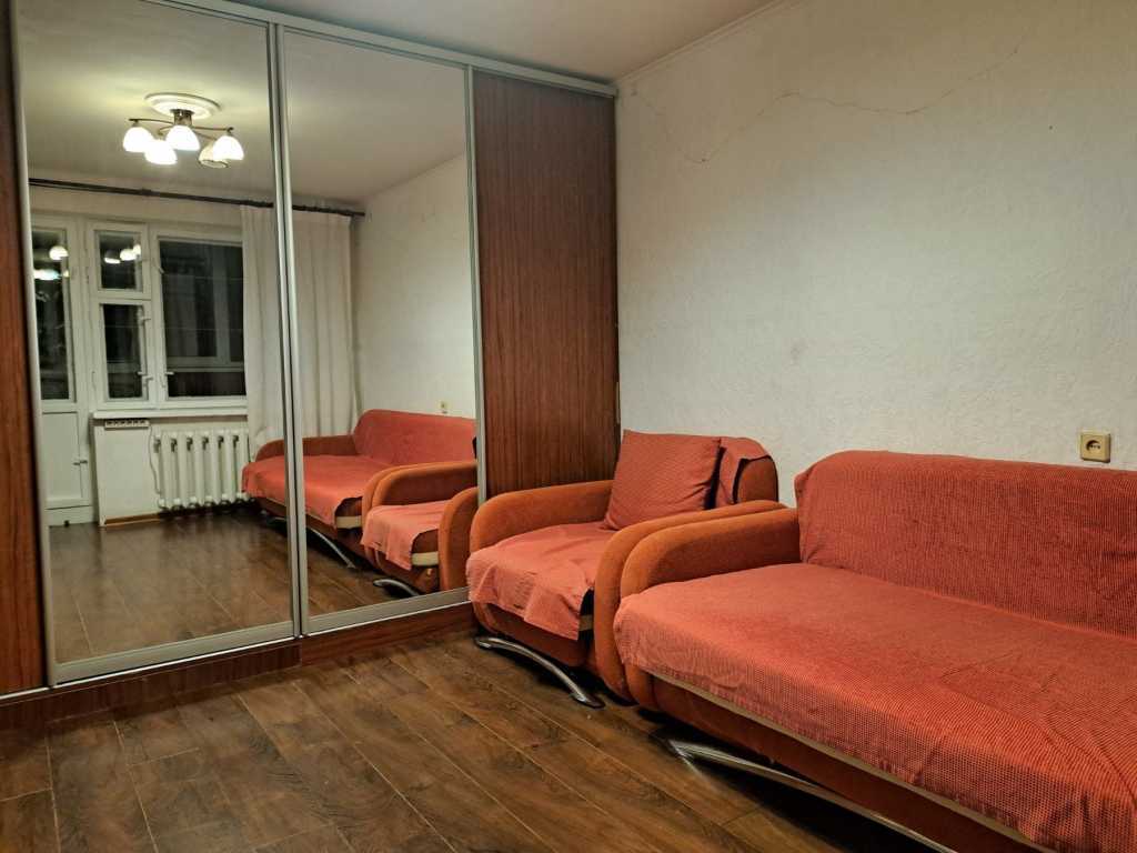 Продаж 1-кімнатної квартири 30 м², Симиренка вул.