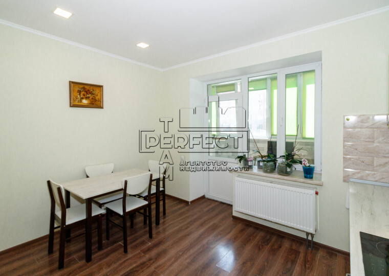 Продаж 1-кімнатної квартири 55 м², Боголюбова вул., 25