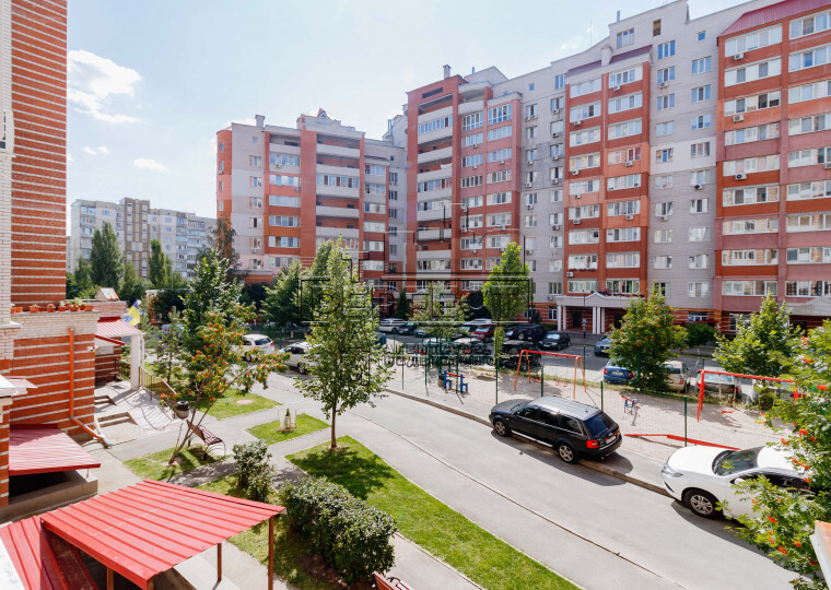 Продажа 1-комнатной квартиры 55 м², Боголюбова ул., 25