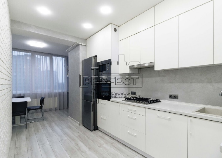 Продаж 2-кімнатної квартири 67 м², Зелена вул., 12