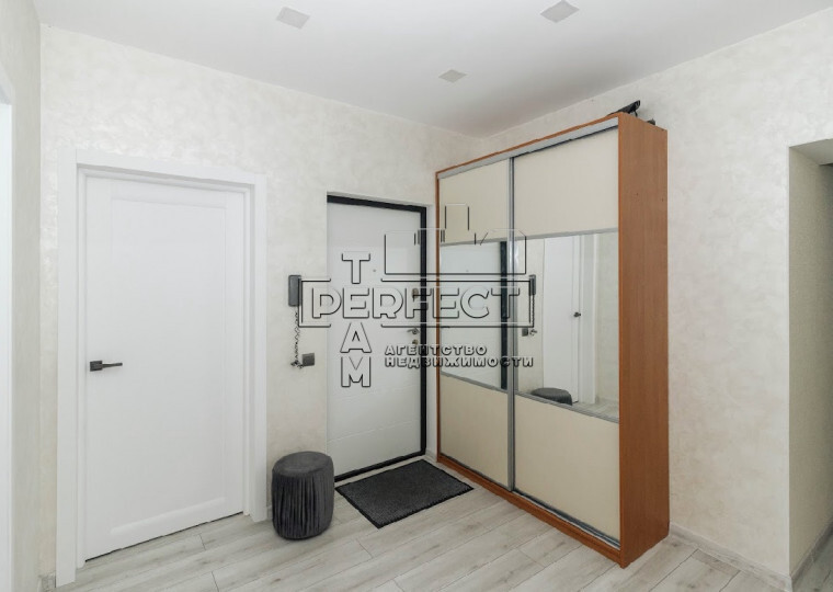 Продаж 2-кімнатної квартири 67 м², Зелена вул., 12