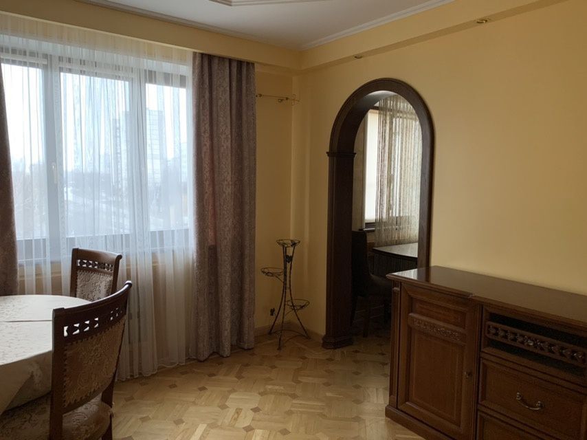 Продаж 4-кімнатної квартири 83 м²