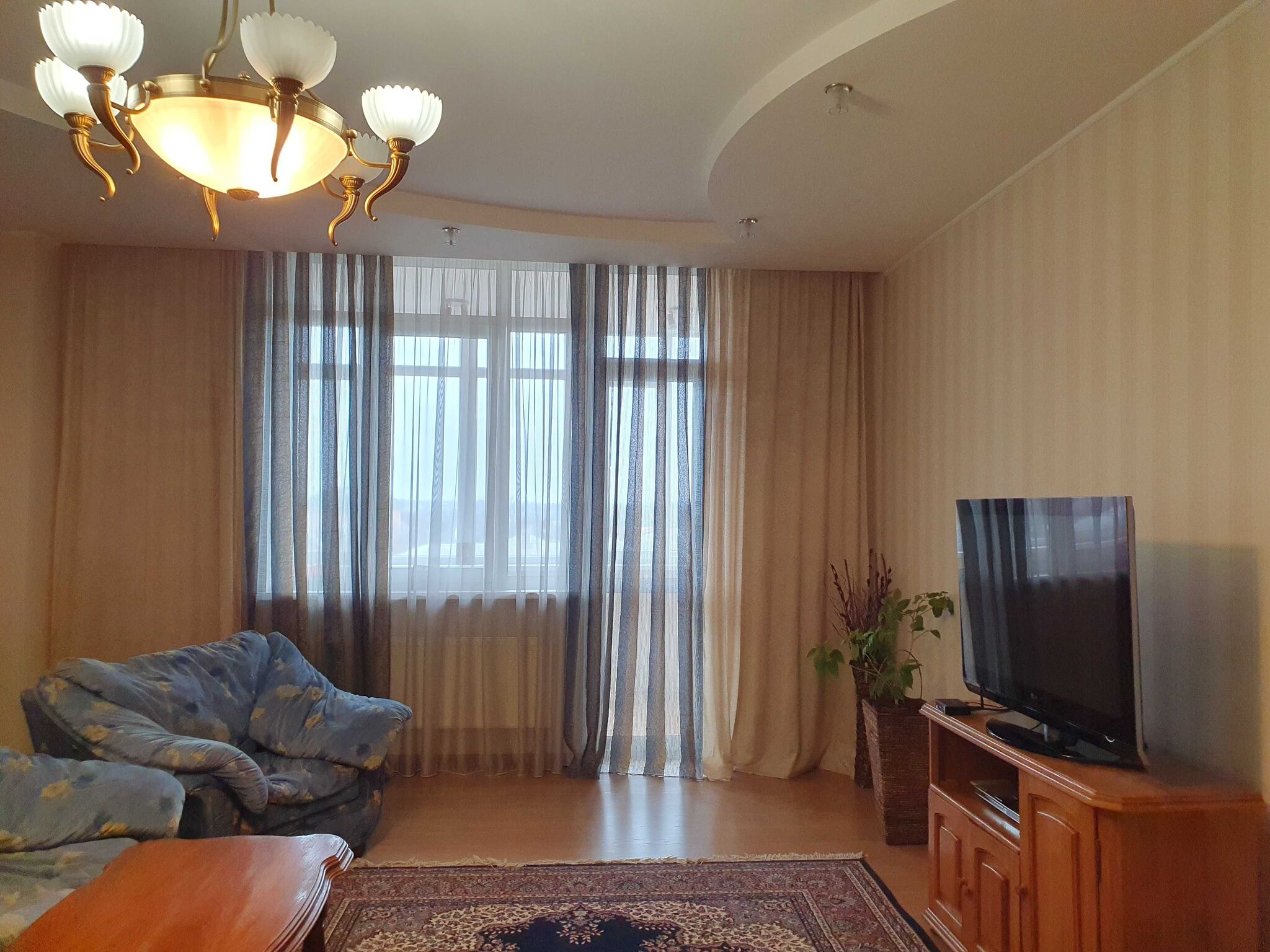 Продажа 4-комнатной квартиры 153 м²