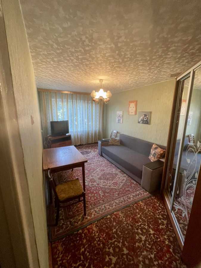 Продаж 3-кімнатної квартири 62 м², Симиренка вул., 5