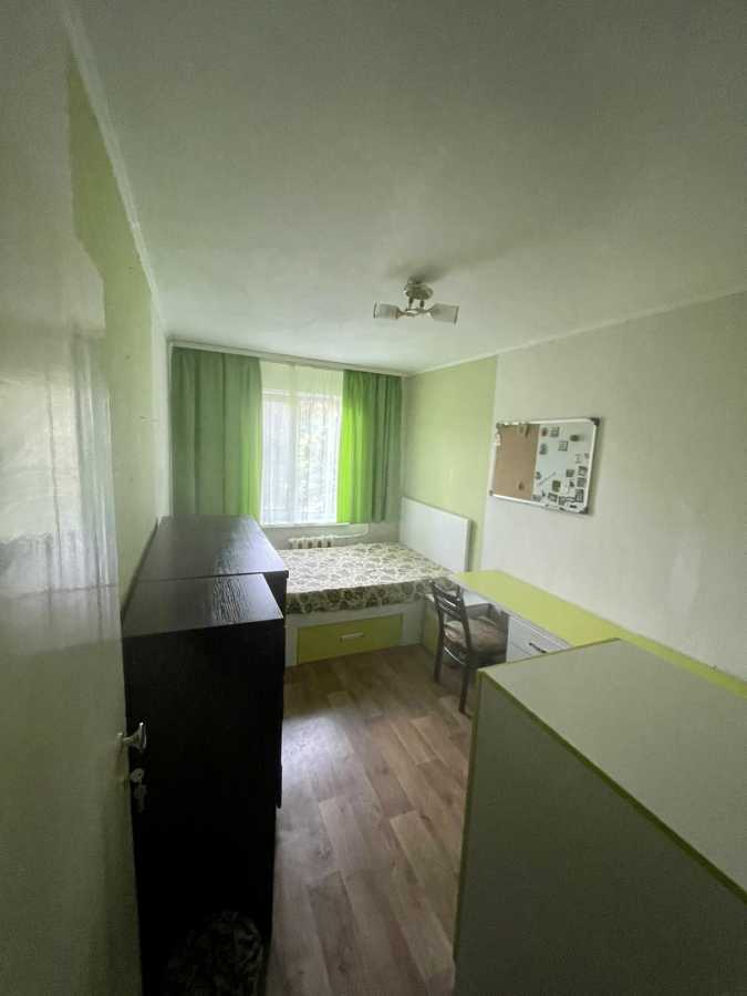 Продаж 3-кімнатної квартири 62 м², Симиренка вул., 5