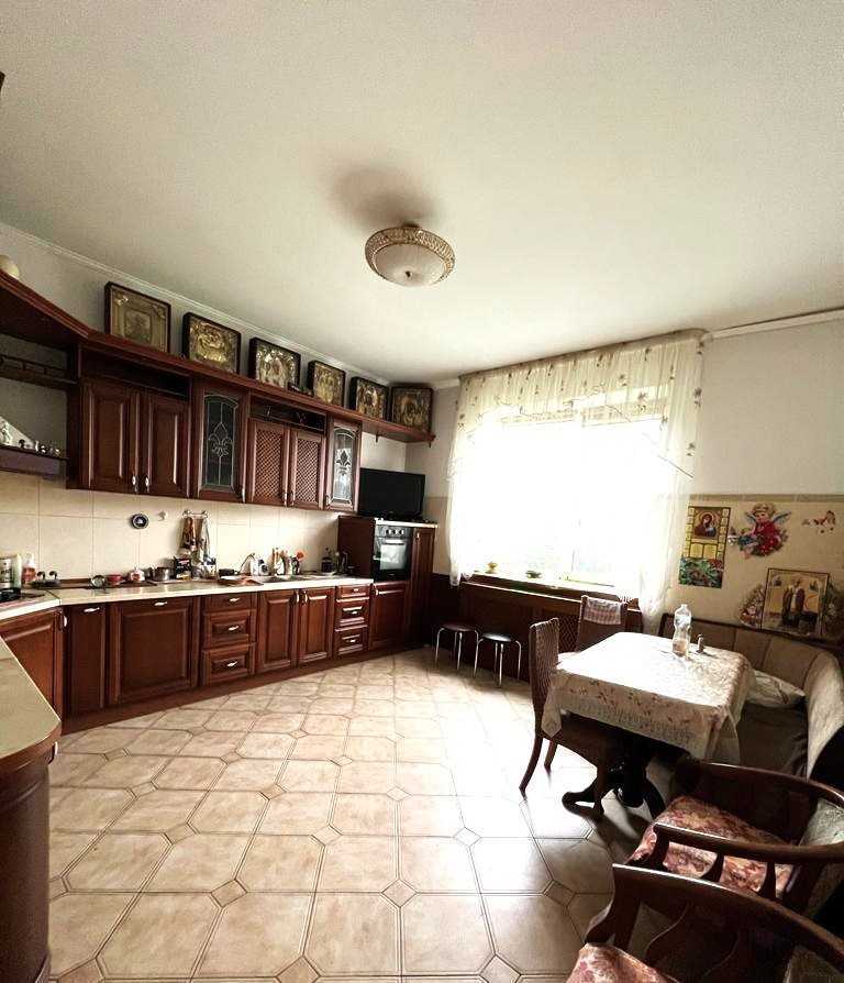 Продаж котеджу 710 м², Травнева вул., 4