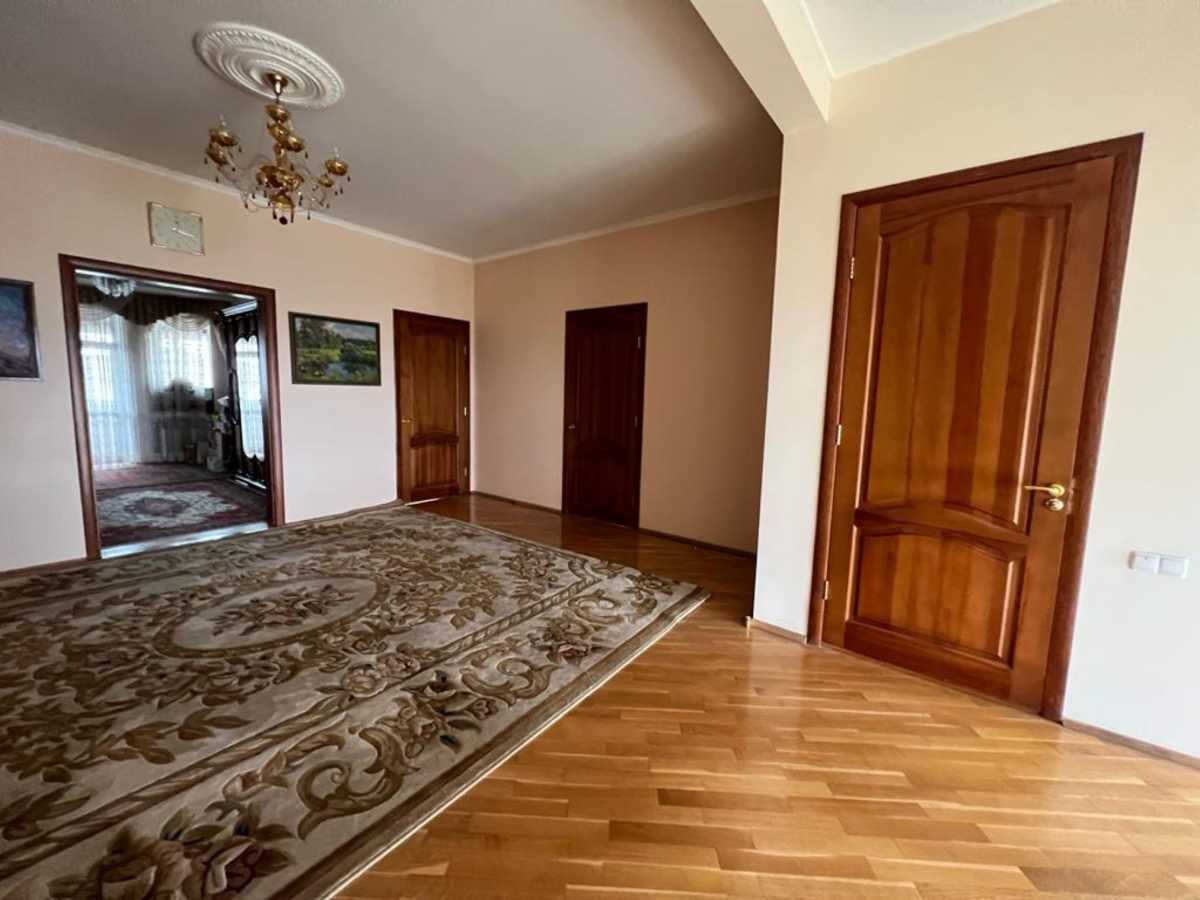 Продаж котеджу 710 м², Травнева вул., 4