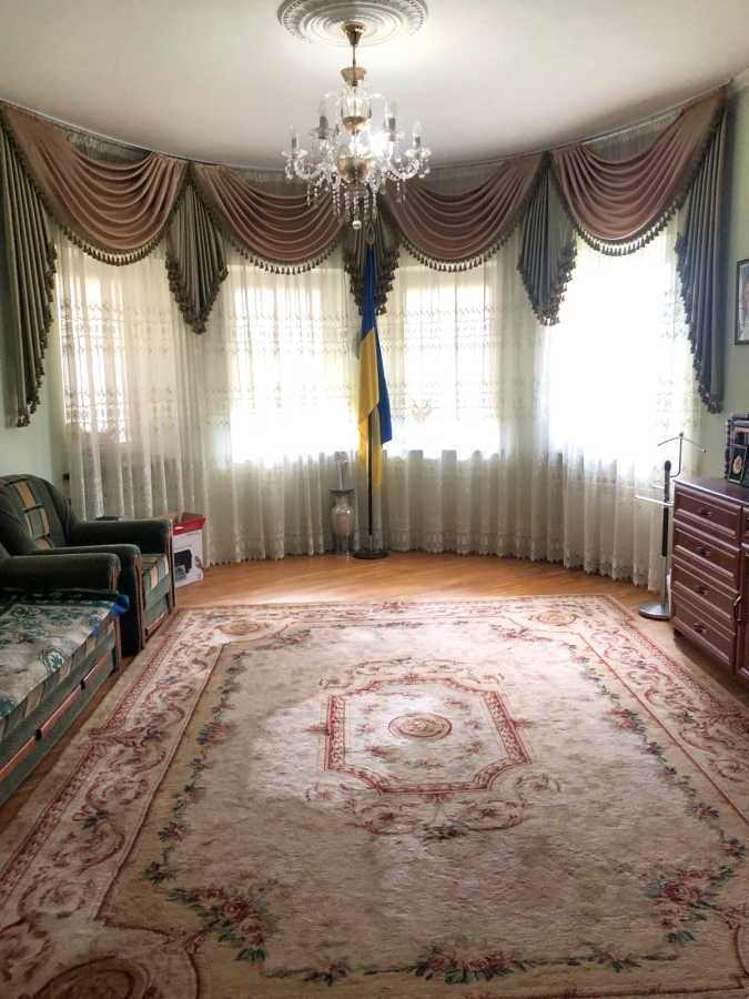 Продаж котеджу 710 м², Травнева вул., 4