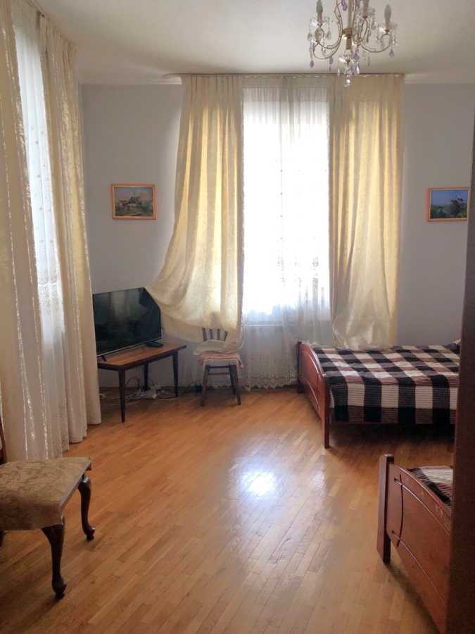 Продаж котеджу 710 м², Травнева вул., 4