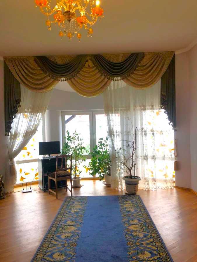 Продаж котеджу 710 м², Травнева вул., 4