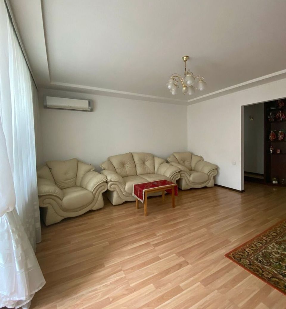 Продаж 4-кімнатної квартири 84 м², Калинова вул., 77