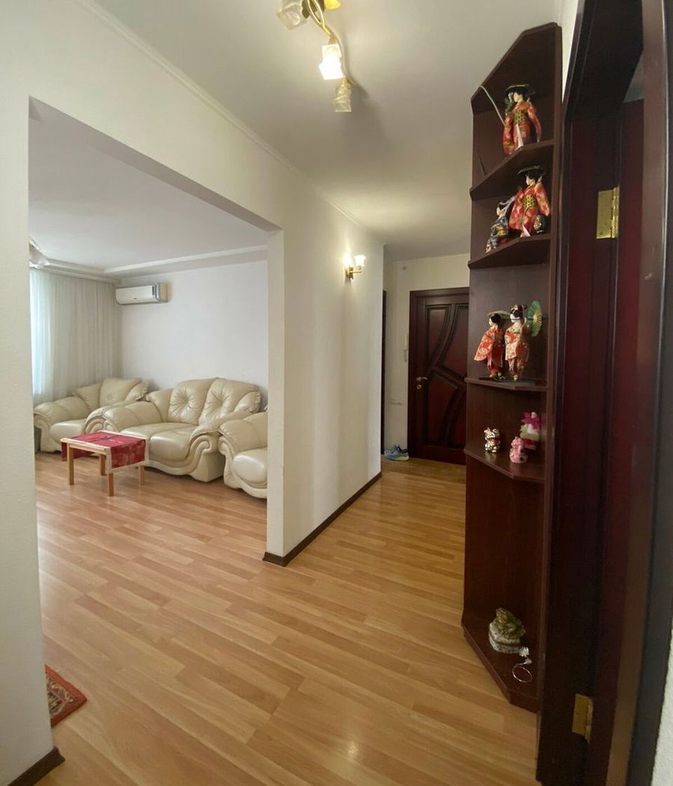 Продаж 4-кімнатної квартири 84 м², Калинова вул., 77