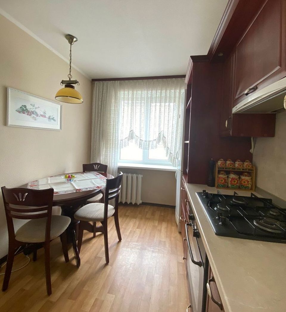 Продаж 4-кімнатної квартири 84 м², Калинова вул., 77