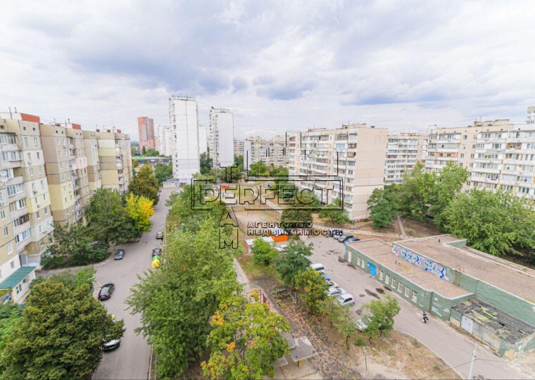 Продажа 3-комнатной квартиры 72 м², Ревуцкого ул., 25