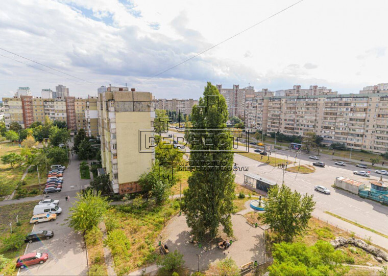 Продажа 3-комнатной квартиры 72 м², Ревуцкого ул., 25