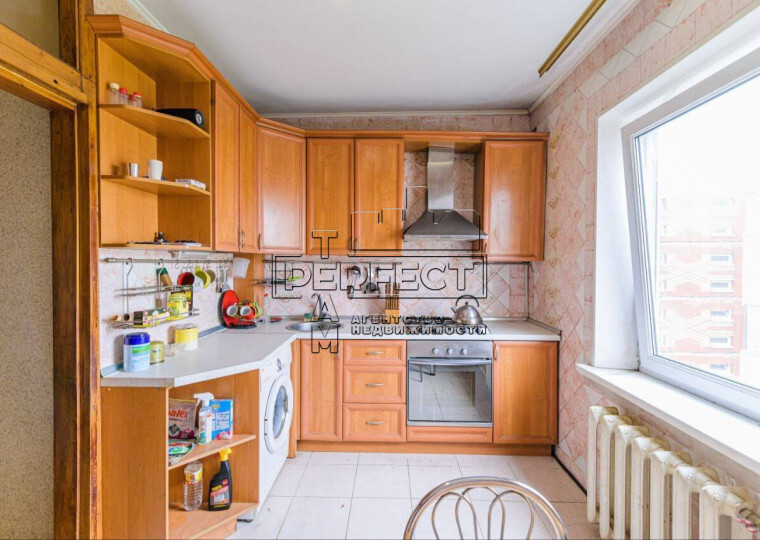 Продаж 3-кімнатної квартири 72 м², Ревуцького вул., 25