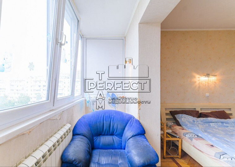 Продаж 3-кімнатної квартири 72 м², Ревуцького вул., 25