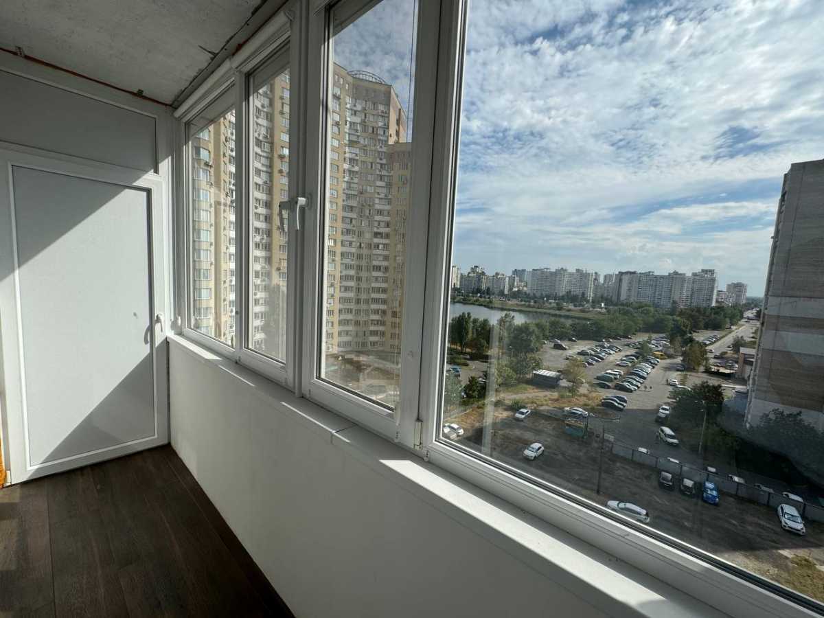 Продажа 3-комнатной квартиры 74.6 м², Михаила Котельникова ул., Драгоманова, 23б