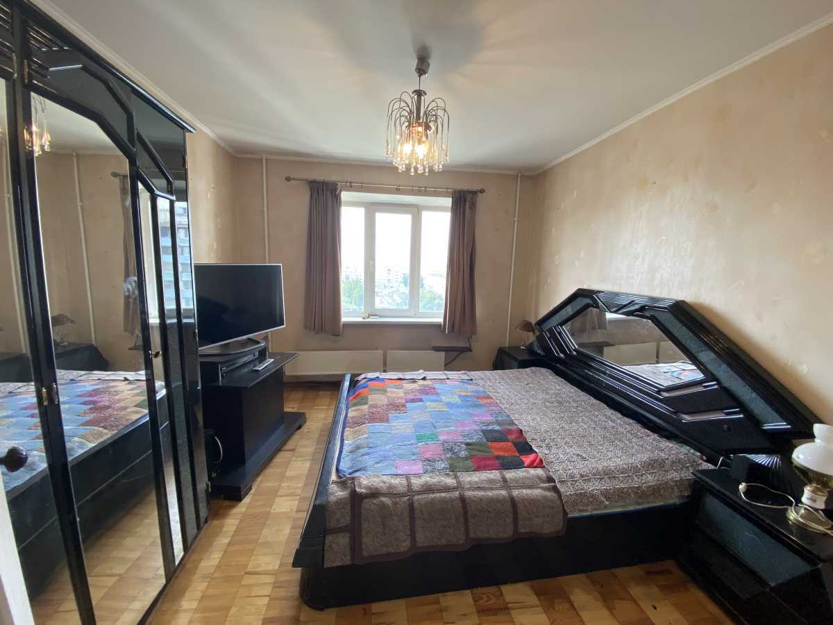 Продаж 3-кімнатної квартири 80 м², Феодосійська вул., 48/52