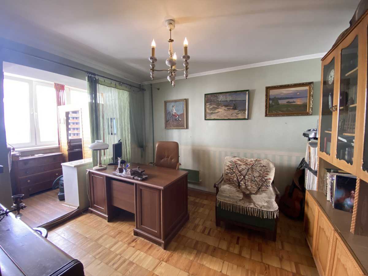 Продаж 3-кімнатної квартири 80 м², Феодосійська вул., 48/52