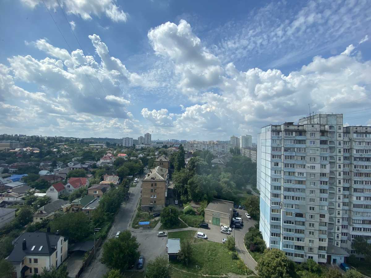 Продаж 3-кімнатної квартири 80 м², Феодосійська вул., 48/52