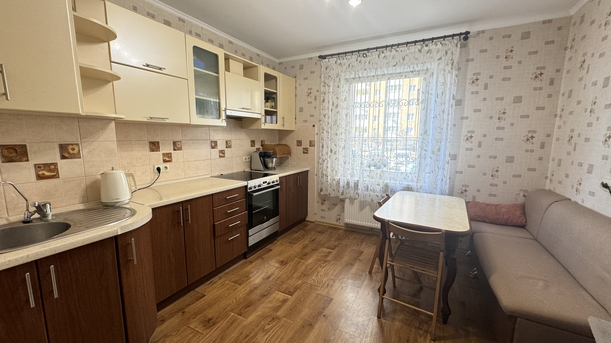 Продаж 2-кімнатної квартири 72 м²